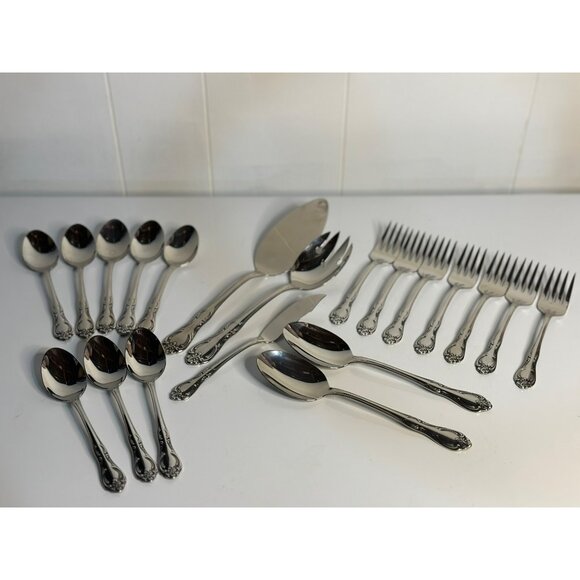 VTG Fashion USA Silverplate Flatware 20pcs "Distinction" Ornate Pattern Silver - Picture 1 of 9